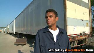 Amateurs give interracial blowjob in public outdoor jeans