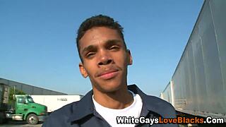 Amateurs give interracial blowjob in public outdoor jeans