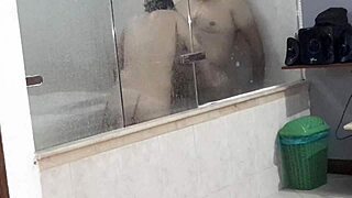 Argentina pendeja FOLLANDO y MAMANDO en la BAÑERA de un hotel da una rica MONTADA