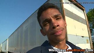 Amateurs give interracial blowjob in public outdoor jeans