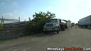 Amateurs give interracial blowjob in public outdoor jeans