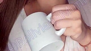 molhando peitinhos, tirando shortinho e gozando gostoso, exclusividade