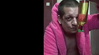 Bisexual Mark Wright craves every drop of salty piss