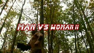 גבר נלחם באישה בקרב פמדום קוספליי פרוע ומשוגע