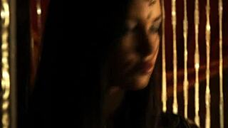 Я танцующая королева из Индии, медленно раздеваюсь, знаешь?