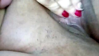 Safada Mary Jhuana dripping wet and cumming hard on bed!