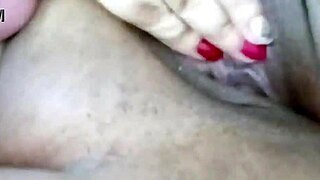 Safada Mary Jhuana dripping wet and cumming hard on bed!