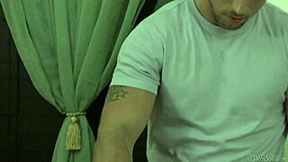 I watch Sunday Valentina devour horny masseuse Roman Todd in assfucking and blowjob
