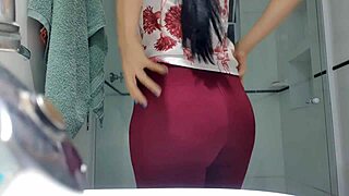 esfreguei minha buceta no banho com big cock