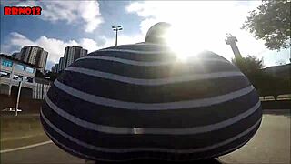 Morena Gostosa Andando De Moto Mostrando A Bunda