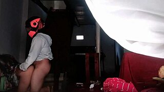 Craving pizza, I order one and end up fucking the hot delivery boy in this homemade amateur sex