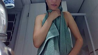 esfreguei minha buceta no banho com big cock