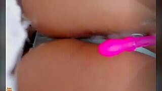 Young Colombian Prostitute Masturbates Her Wet Pussy