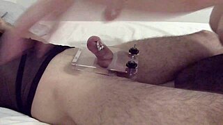 Xxxbat mistress delivers kinky handjob with happy ending 😈