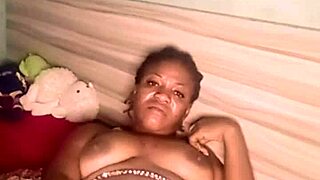 Vivi Queen fingers herself in a homemade solo session