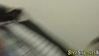 Pieni 18+ tyttö antaa pov-laukean kovassa sormituksessa ja käsilyönnissä 😏