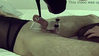 Xxxbat mistress delivers kinky handjob with happy ending 😈