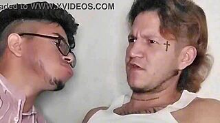 EL CHACAL COLOMBIANO LE DIO UNA MANOSEADA AL PASIVO Y LO HIZO GEMIR DE PLACER EN ESTA PRIMERA PARTE