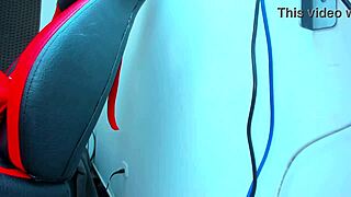 Big Tits Babe Uses Toys For Anal Fucking And Squirting
