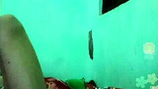 Khmer Hot Girl On The Bed Alone