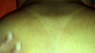 fiquei de quatro pra levar pica mas o pau do boy é muito pequeno quero uma rola maior pra me satisfazer agora