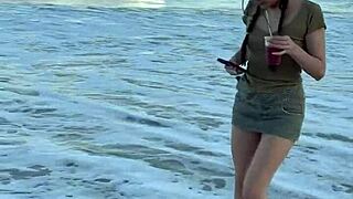 Melina khalifa da bucetinha no meio do mato para estranhos