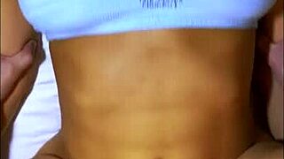 La Madrastra De Su Amiga Era Una Mujer Que Le Encantaba Que La Dominaran En La Cama Y Su Amante No Podía Resistirse A Sus Súplicas