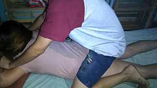 haciéndole un masaje caliente a mi novia de vestido rosa