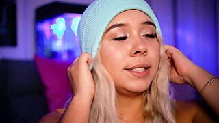 Watch this blonde babe give her boyfriend an amazing footjob?