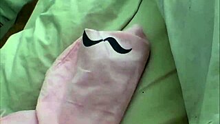 leihla leionni aka alysa moore shows off her huge tits in amateur home video masturbation!