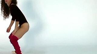 Anna Ocean's hot gymnast with small tits and athletic nude body!