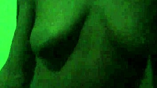 Twerking naked on the beach is sooo fun with big ass 😍