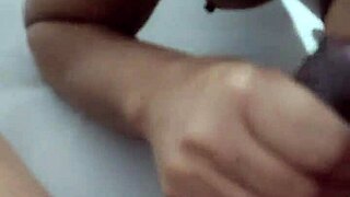 ficou de pau duro eu sentei gostoso com força