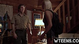 كس حليق ينيك بقوة من ورا