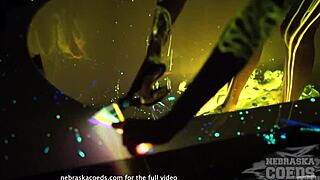 What happens backstage with the glowstick experiment?