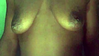 Twerking naked on the beach is sooo fun with big ass 😍