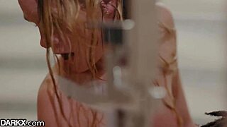 Petite Blonde Surprises Ebony Bf In The Bath - Xempire