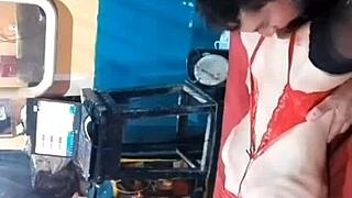 性感业余妹嘴里超级猛舔骚逼