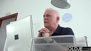 nick licks young pussy and sticks his old dick in her mouth!