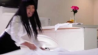 I love how the horny barmaid fucks me after work in VR.