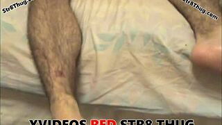 Твинк мастер доминирует интенсивным сосанием члена