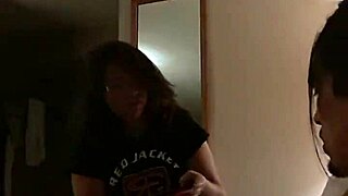 性感18+小奶妹超诱人