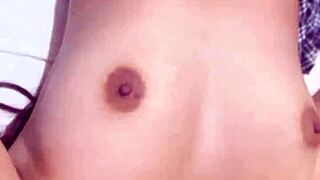 ella quiere que le deje mi semen bien adentro mientras gime como loca