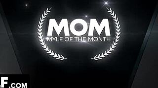 Milf meseca ekskluziv decembar u crvenim mrežastim čarapama nabija u kostimu