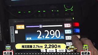 この美術学生が立ったままバックで速くイキたい？