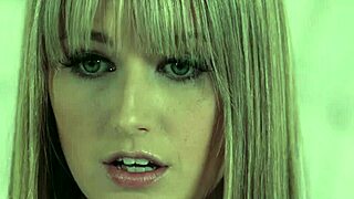 girlfriend rims beauty in lesbian threesome