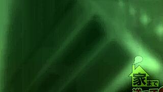 この美術学生が立ったままバックで速くイキたい？