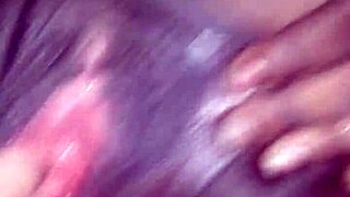 joven negra 18+ coño abierto con dedos