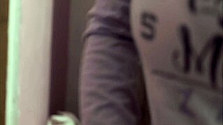 Veio Procurar A Namorada E Gozou Na Cara Da Amiga