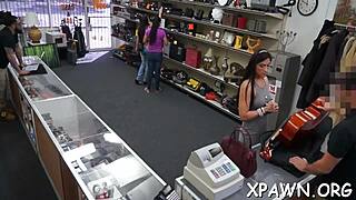 Amateurs honeys make selfies sucking and fucking in video